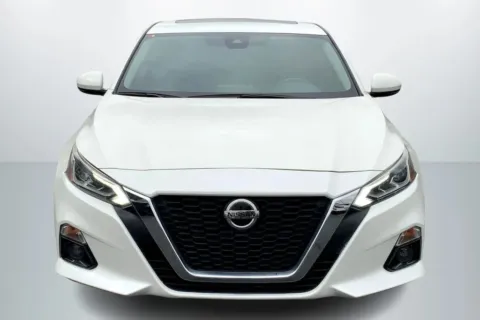 Another view of 2019 Nissan Altima 2.5 SV Sedan 4D for sale in Janesville, WI at Cool Car Guys