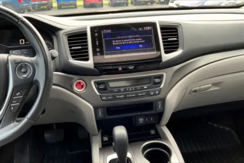 More photos of 2018 Honda Pilot EX-L Sport Utility 4D at Cool Car Guys, WI