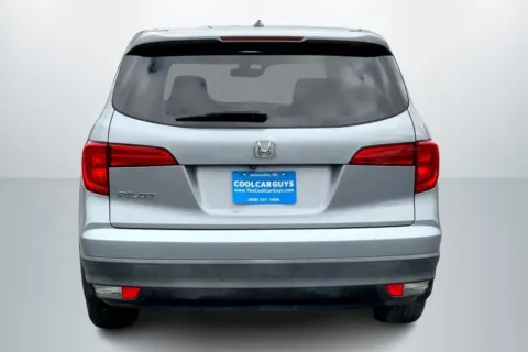 More photos of 2018 Honda Pilot EX-L Sport Utility 4D at Cool Car Guys, WI