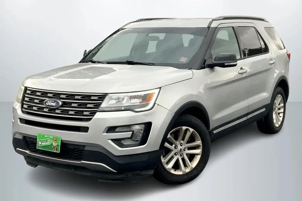 Silver 2017 Ford Explorer XLT Sport Utility 4D for sale in Janesville, WI