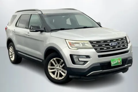Photos of 2017 Ford Explorer XLT Sport Utility 4D for sale in Janesville, WI at Cool Car Guys