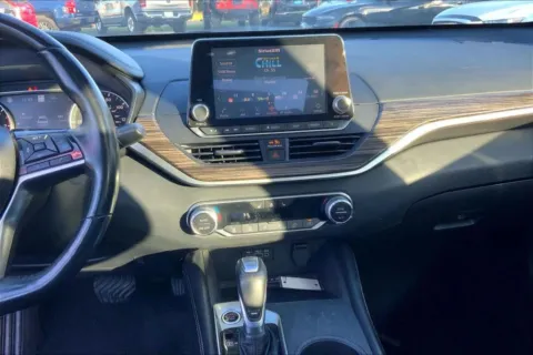 More photos of 2019 Nissan Altima 2.5 SL Sedan 4D at Cool Car Guys, WI