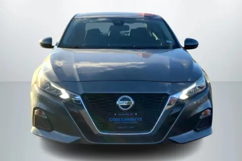 Another view of 2019 Nissan Altima 2.5 SL Sedan 4D for sale in Janesville, WI at Cool Car Guys