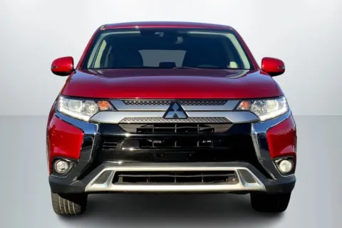 Another view of 2020 Mitsubishi Outlander SE Sport Utility 4D for sale in Janesville, WI at Cool Car Guys