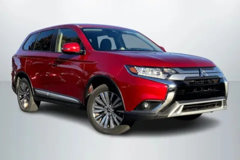 Photos of 2020 Mitsubishi Outlander SE Sport Utility 4D for sale in Janesville, WI at Cool Car Guys