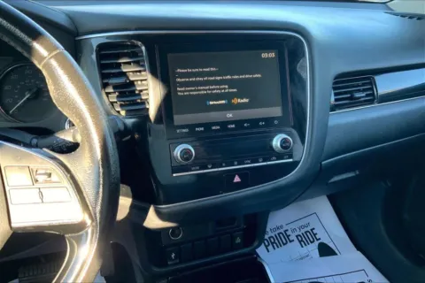 More photos of 2020 Mitsubishi Outlander SE Sport Utility 4D at Cool Car Guys, WI