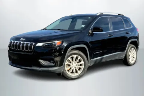 Black 2019 Jeep Cherokee Latitude Sport Utility 4D for sale in Janesville, WI