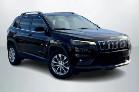 Photos of 2019 Jeep Cherokee Latitude Sport Utility 4D for sale in Janesville, WI at Cool Car Guys