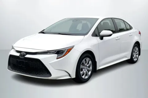 White 2020 Toyota Corolla LE Sedan 4D for sale in Janesville, WI