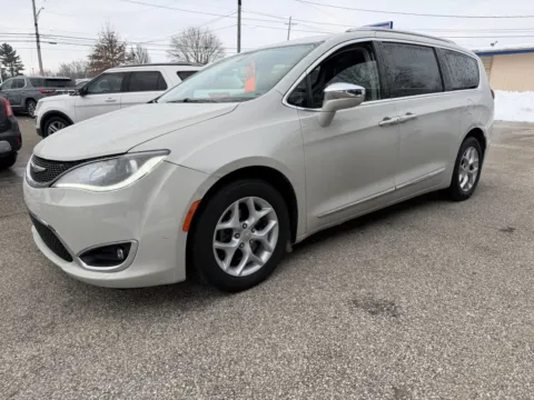 White 2019 Chrysler Pacifica Limited for sale in Bedford, IN