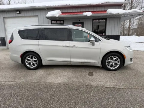 More photos of 2019 Chrysler Pacifica Limited at B&B Cars Inc., IN