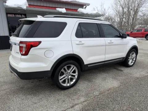 More photos of 2017 Ford Explorer XLT at B&B Cars Inc., IN