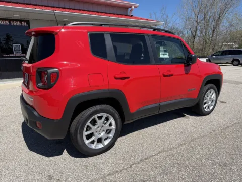 More photos of 2022 Jeep Renegade Latitude at B&B Cars Inc., IN