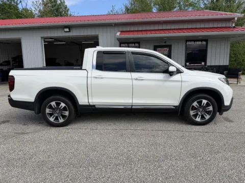 More photos of 2017 Honda Ridgeline RTL-T at B&B Cars Inc., IN