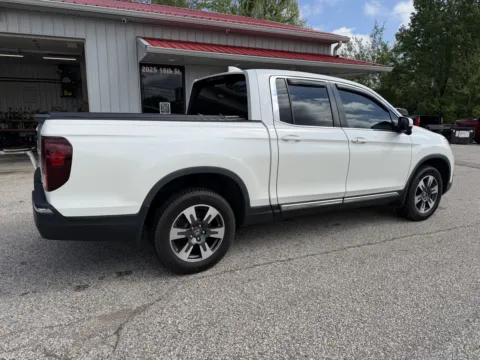 More photos of 2017 Honda Ridgeline RTL-T at B&B Cars Inc., IN