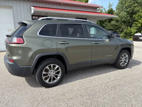 More photos of 2019 Jeep Cherokee Latitude Plus at B&B Cars Inc., IN