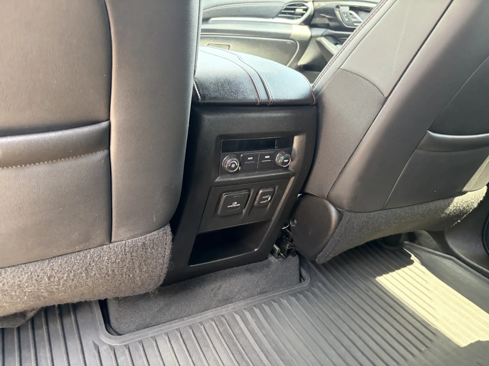 2023 Chevrolet Traverse RS - Photo 31