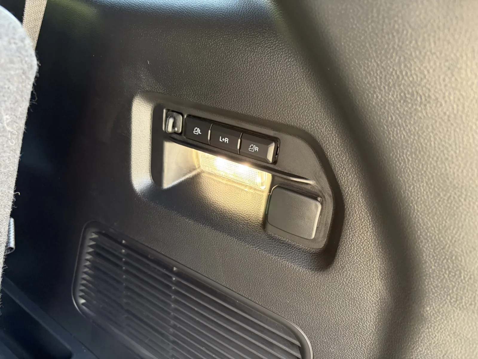 2023 Ford Explorer ST - Photo 12