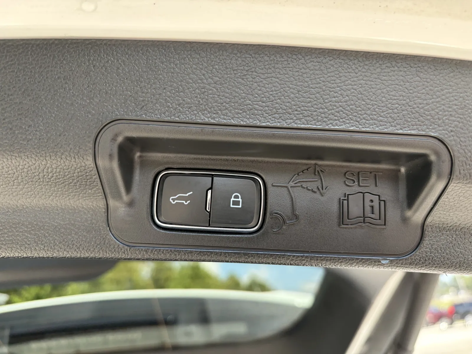 2023 Ford Explorer ST - Photo 17