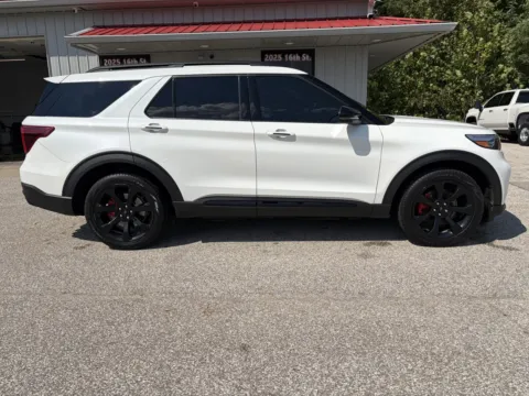 More photos of 2023 Ford Explorer ST at B&B Cars Inc., IN