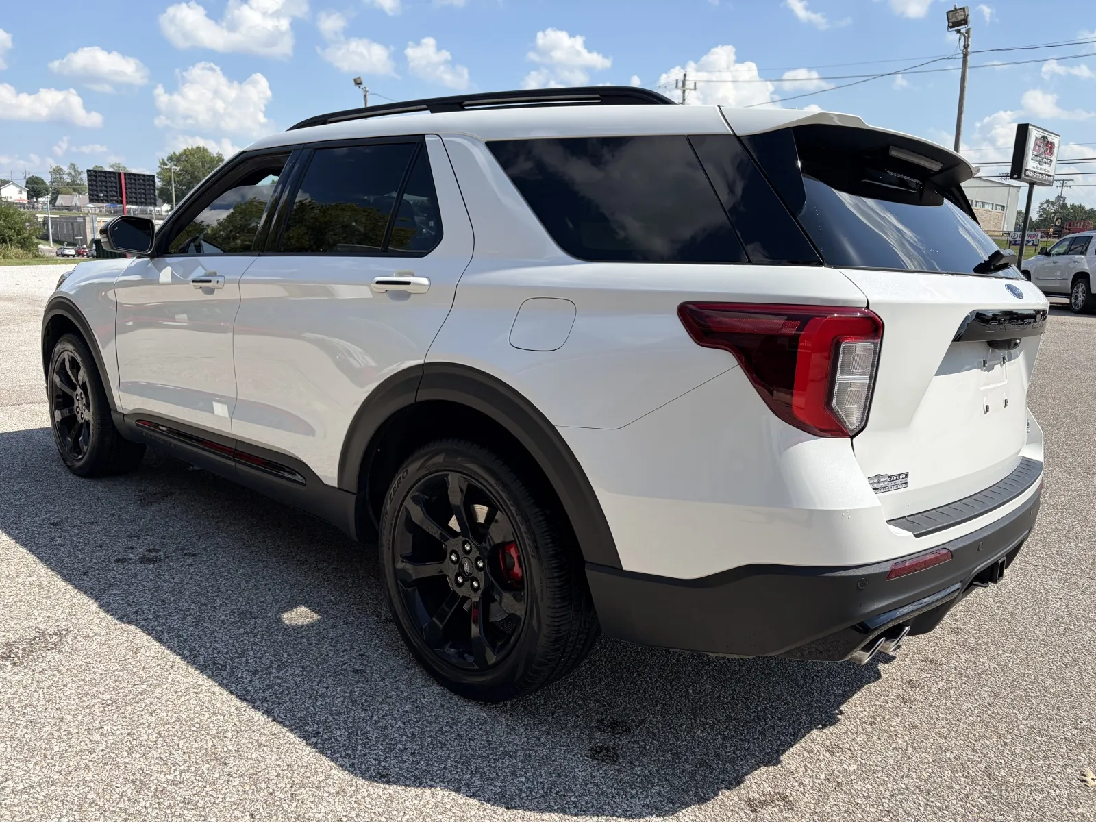 2023 Ford Explorer ST - Photo 7