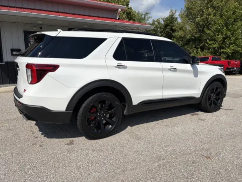 More photos of 2023 Ford Explorer ST at B&B Cars Inc., IN