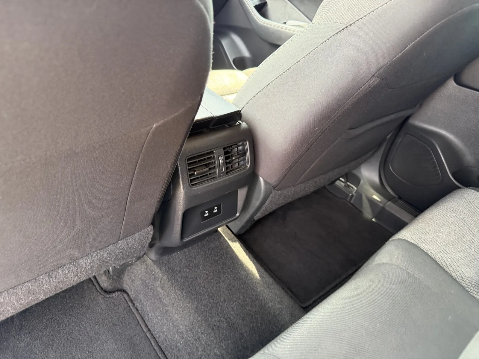 2024 Nissan Rogue SV - Photo 28