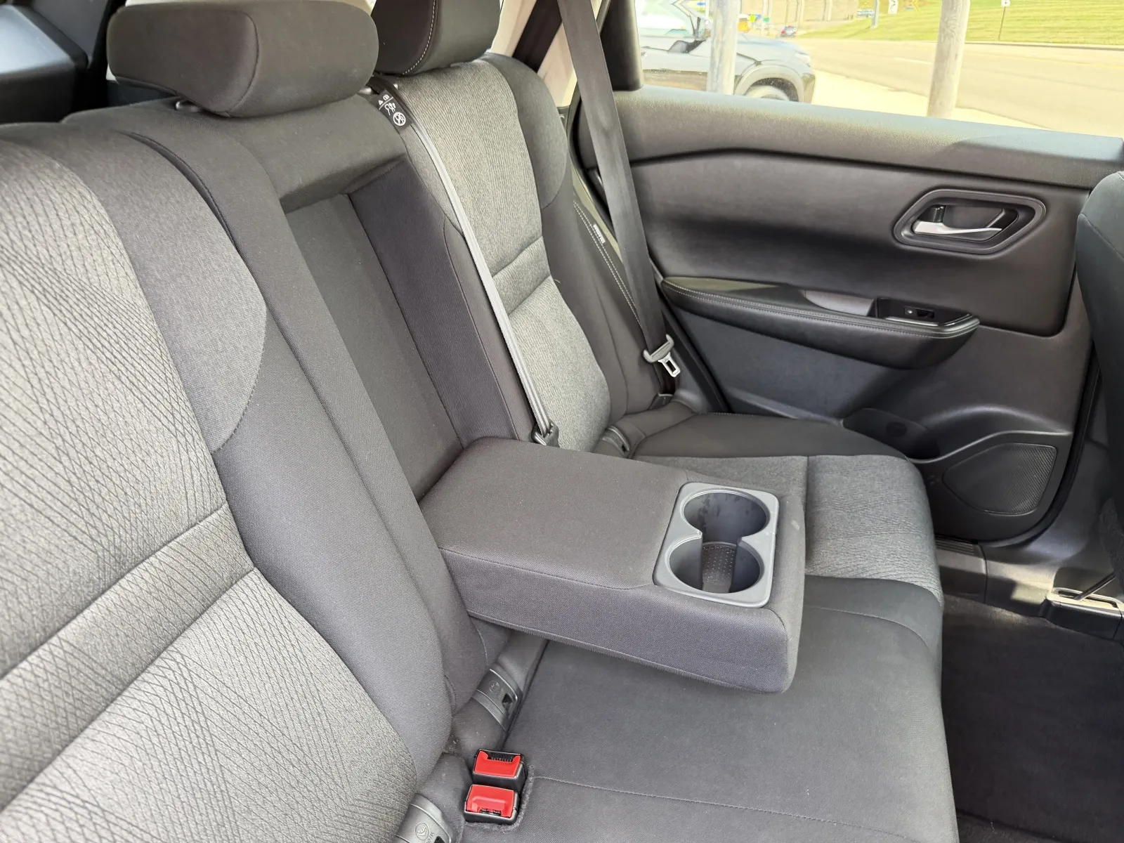 2024 Nissan Rogue SV - Photo 17