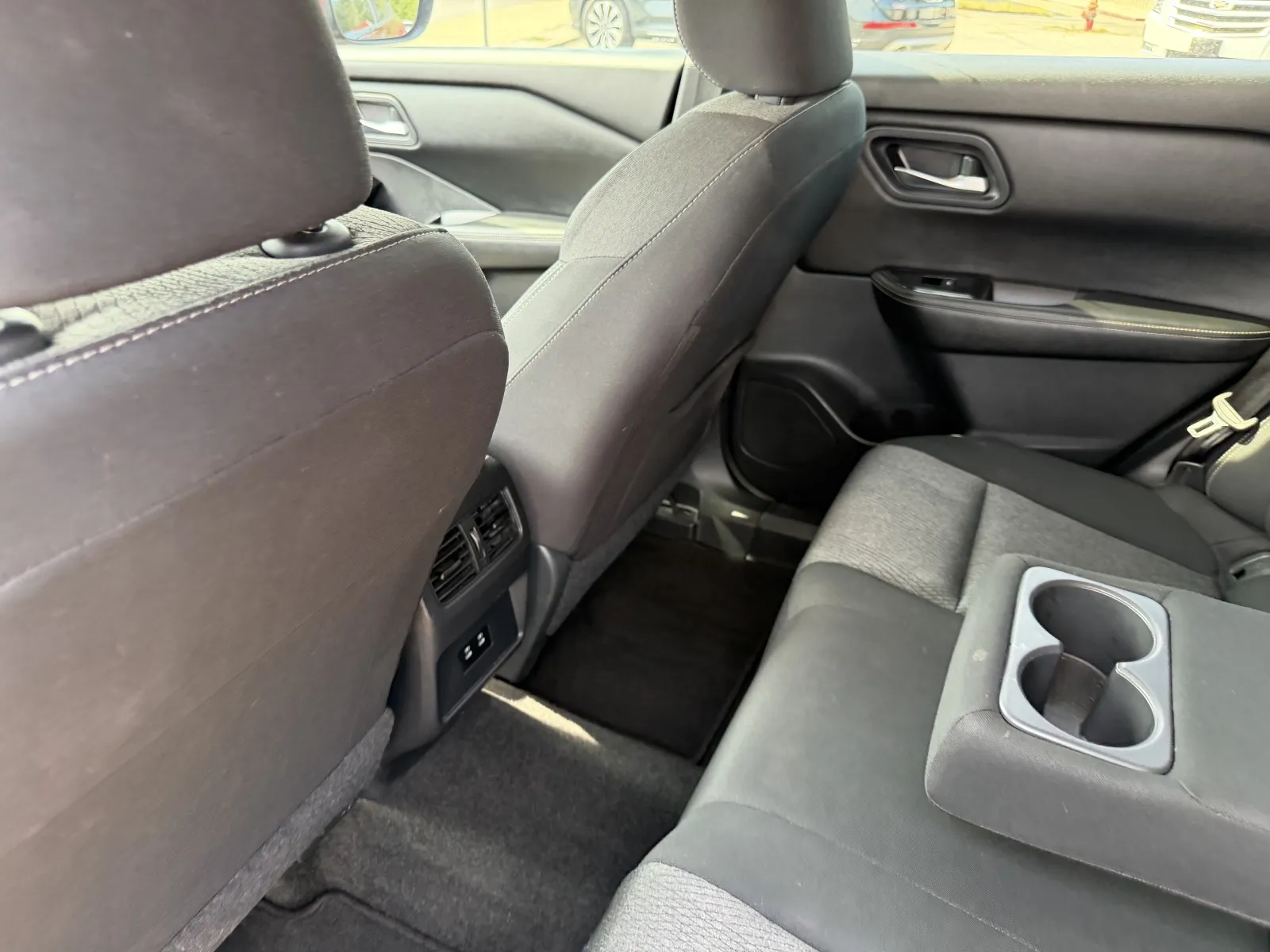 2024 Nissan Rogue SV - Photo 27