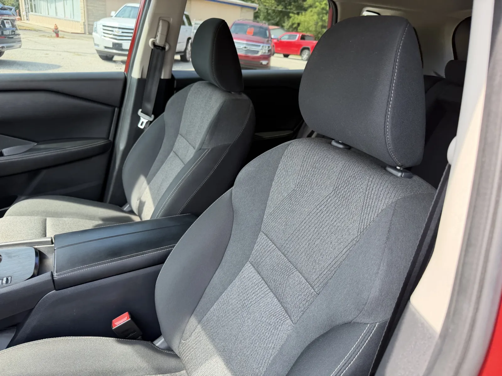 2024 Nissan Rogue SV - Photo 31