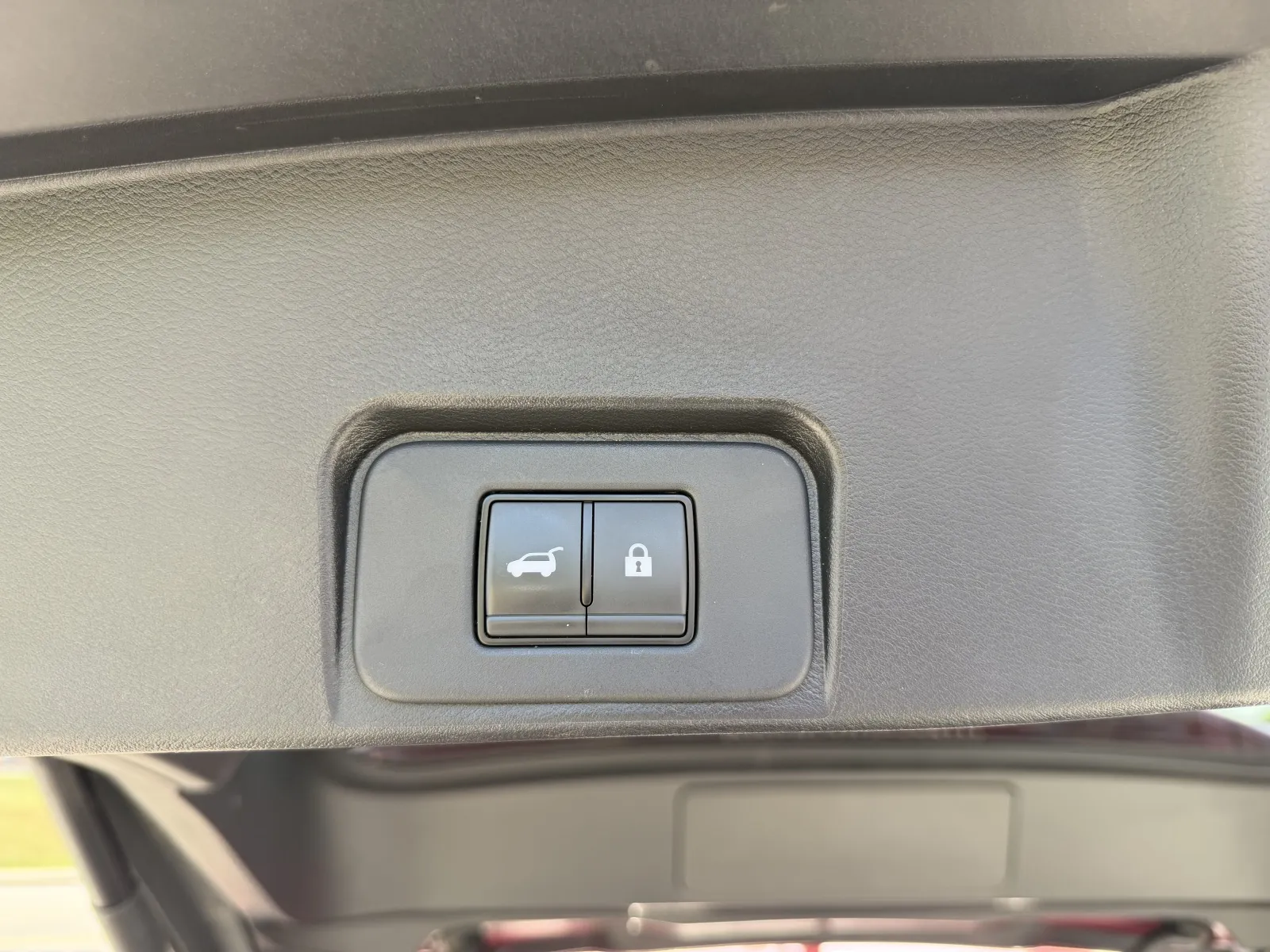 2024 Nissan Rogue SV - Photo 14