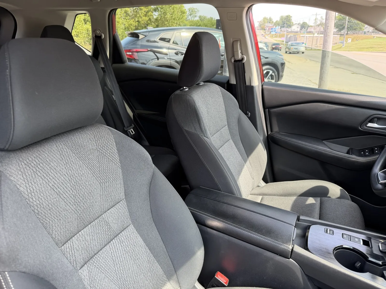 2024 Nissan Rogue SV - Photo 22