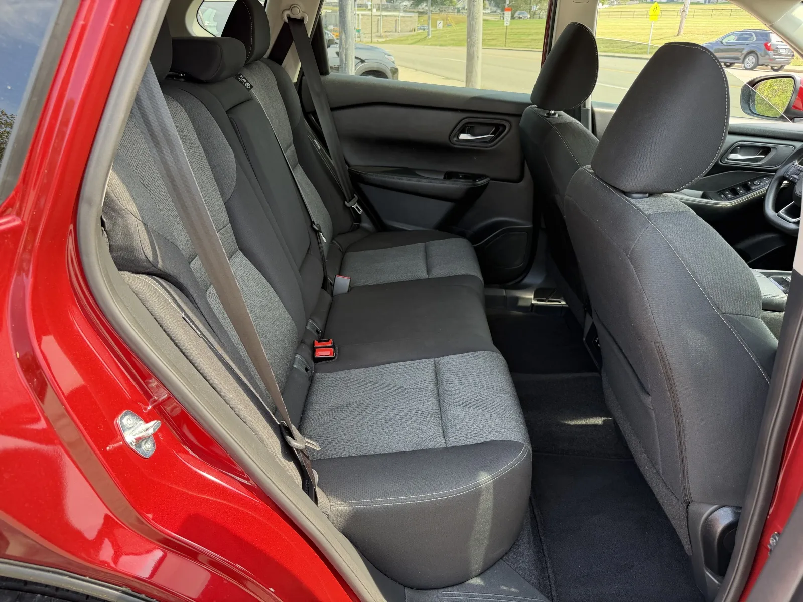 2024 Nissan Rogue SV - Photo 15