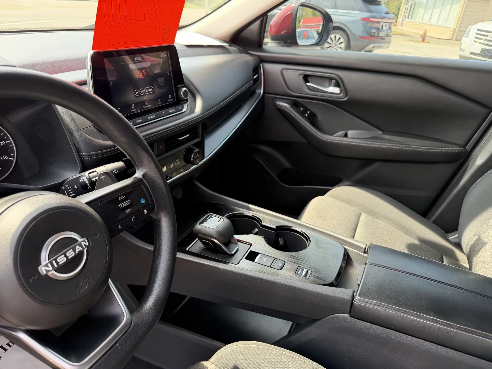2024 Nissan Rogue SV - Photo 34