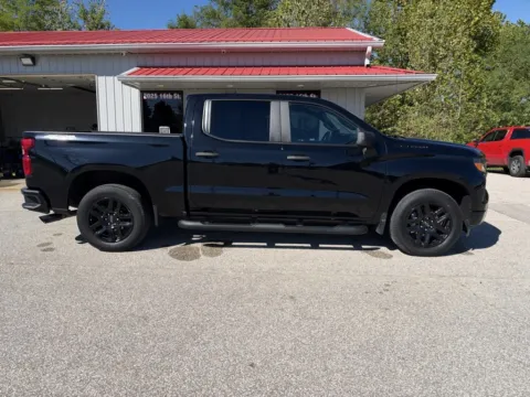 More photos of 2022 Chevrolet Silverado 1500 Custom at B&B Cars Inc., IN