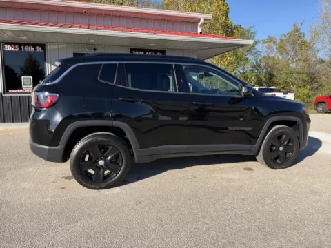 More photos of 2022 Jeep Compass Latitude at B&B Cars Inc., IN