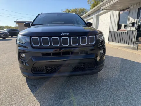 Photos of 2022 Jeep Compass Latitude for sale in Bedford, IN at B&B Cars Inc.