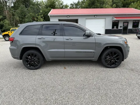 More photos of 2020 Jeep Grand Cherokee Altitude at B&B Cars Inc., IN