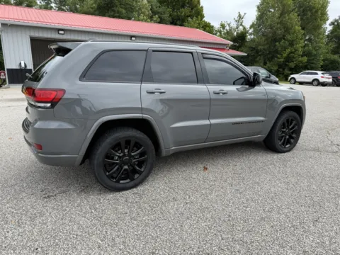 More photos of 2020 Jeep Grand Cherokee Altitude at B&B Cars Inc., IN