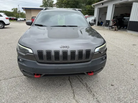 Photos of 2019 Jeep Cherokee Trailhawk for sale in Bedford, IN at B&B Cars Inc.