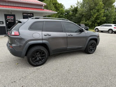 More photos of 2019 Jeep Cherokee Trailhawk at B&B Cars Inc., IN