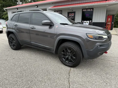 Another view of 2019 Jeep Cherokee Trailhawk for sale in Bedford, IN at B&B Cars Inc.