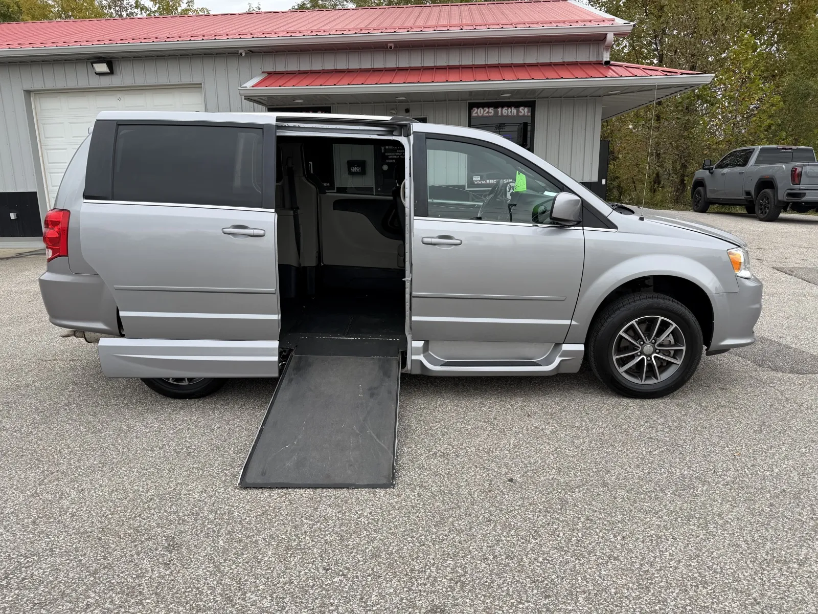 Gray 2017 Dodge Grand Caravan SXT for sale in Bedford, IN