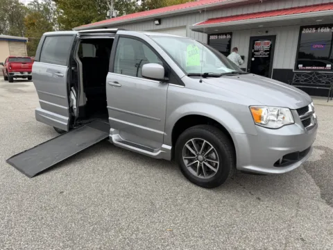 More photos of 2017 Dodge Grand Caravan SXT at B&B Cars Inc., IN