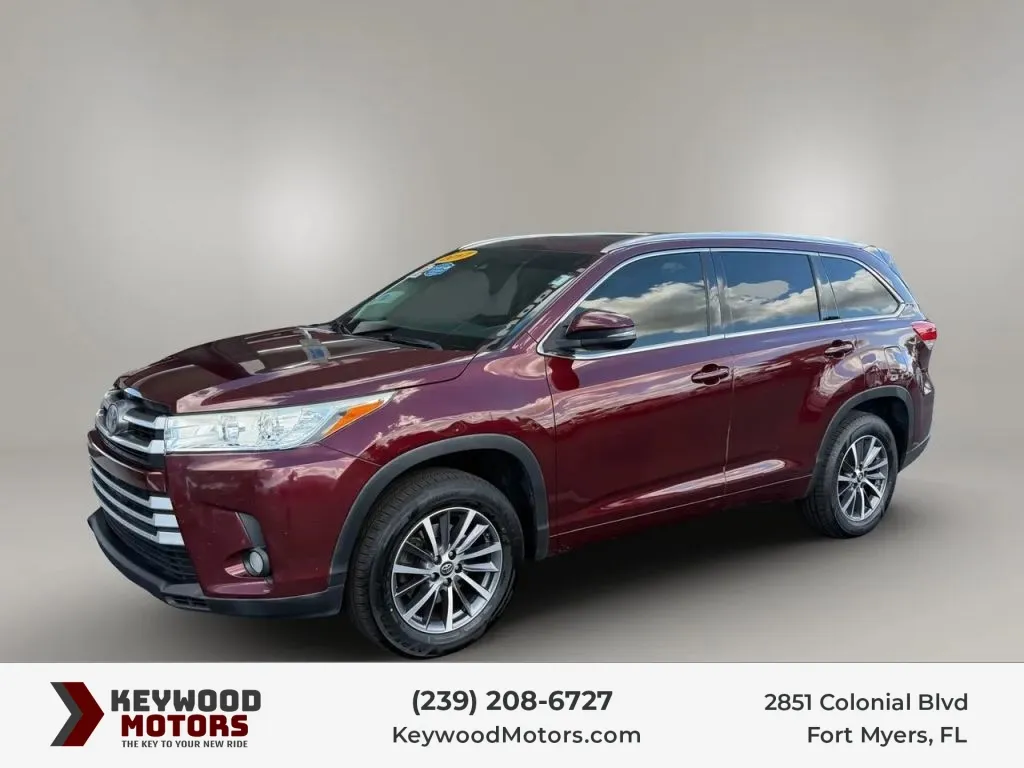 Red 2017 Toyota Highlander SE Sport Utility 4D for sale in Fort Myers, FL