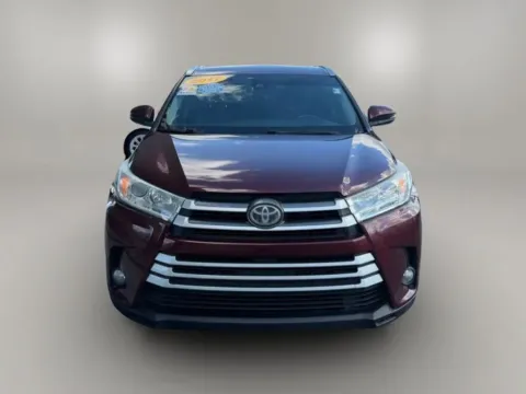 Photos of 2017 Toyota Highlander SE Sport Utility 4D for sale in Fort Myers, FL at Keywood Motors