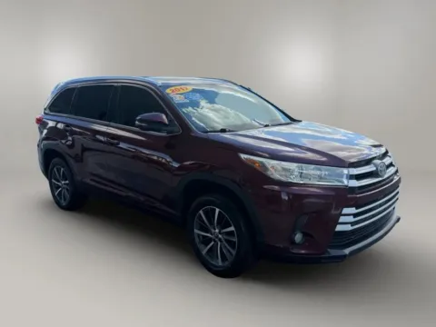 More photos of 2017 Toyota Highlander SE Sport Utility 4D at Keywood Motors, FL