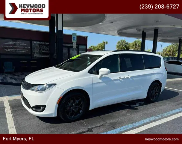 Used 2018 Chrysler Pacifica Touring L Plus Minivan 4D for sale in