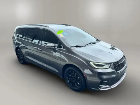 More photos of 2022 Chrysler Pacifica Touring L Van 4D at Keywood Motors, FL