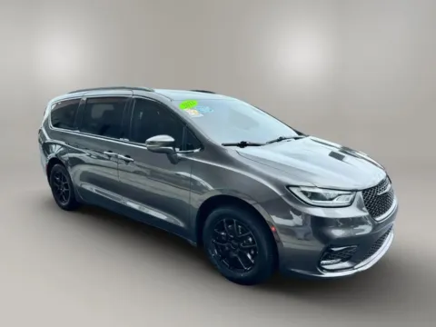 More photos of 2022 Chrysler Pacifica Touring L Van 4D at Keywood Motors, FL